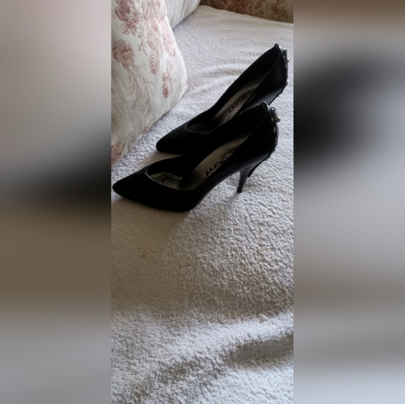 Elegant Black Heels with Studded Detail - Picture 3 of 6